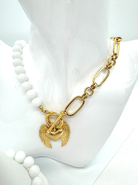 Agate necklace with a heart pendant, white