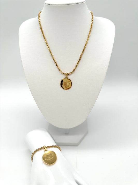 Colibra necklace stylized as CCa - jewelry alloy - gold plated
